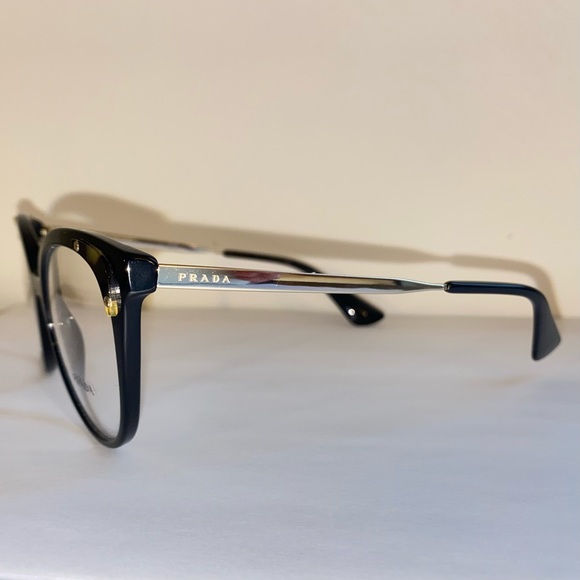 Prada eyeglasses, the hottest brand out there. - Picture 4 of 5